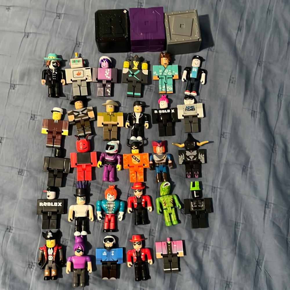 Roblox figures and accessories lot